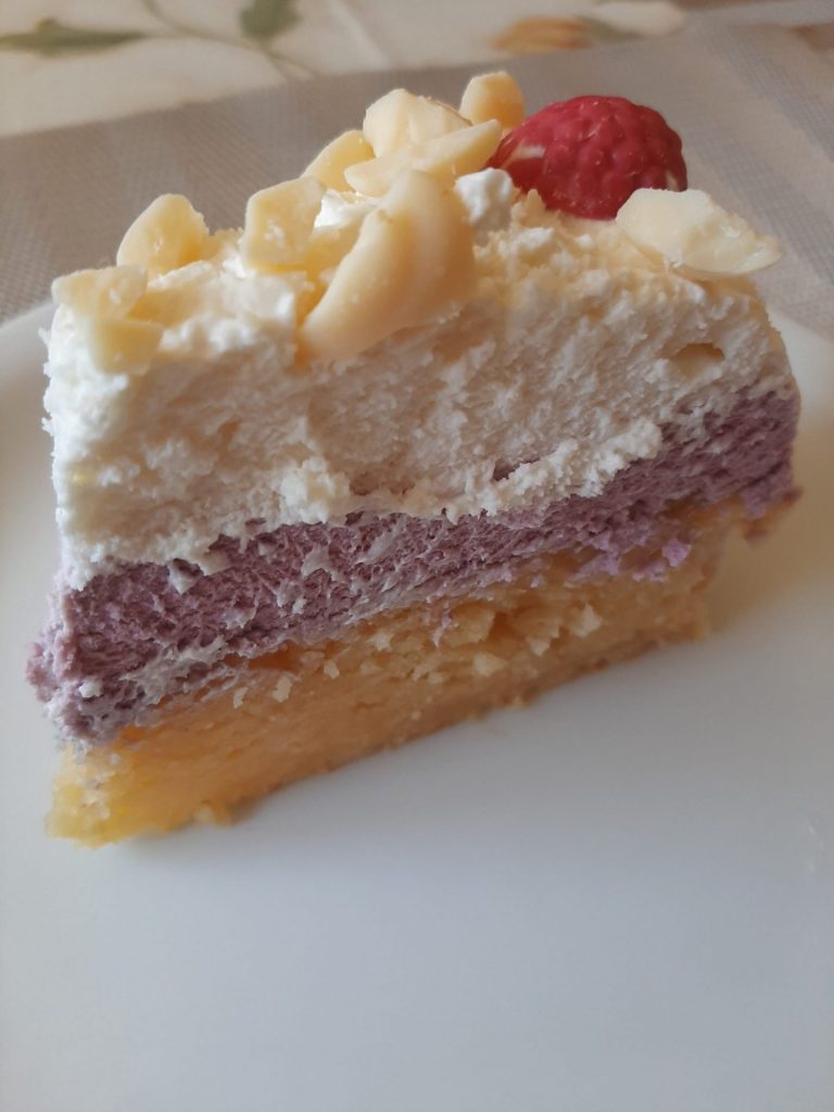 Málnás fehércsokis tortaszelet